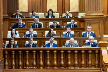 guvernul-moldovean-in-parlament-zdgjpg - Știri de azi Știri de azi | Guvernul condus de Alexandru Munteanu a primit votul Parlamentului de la Chişinău şi va depune sâmbătă jurământul - Știri de azi |