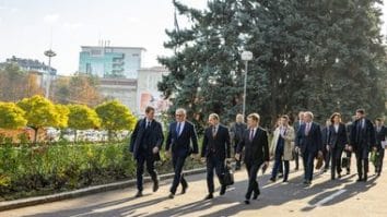 Știri de azi | R. Moldova – Premierul propus Alexandru Munteanu îşi prezintă echipa şi cere votul de încredere al Parlamentului. Miniştrii de externe şi al apărării din guvernul precedent au fost păstraţi în funcţii - Știri de azi | 
