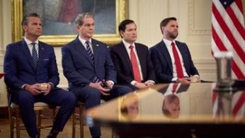 Știri de azi | NYT: Tot mai mulţi oficiali ai administraţiei Trump se mută în reşedinţe militare din zona Washingtonului - Știri de azi | 