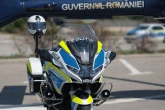id272601-inquam-photos-george-calinjpg - Știri de azi Știri de azi | Botoşani: O tânără a fost amendată şi s-a ales cu permisul suspendat 30 de zile, după ce a acroşat o motocicletă a Poliţiei Rutiere / Nu s-a asigurat la schimbarea benzii de circulaţie - Știri de azi |
