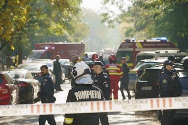 instant-explozie-rahova-01-inquam-photos-tudor-panajpg - Știri de azi Știri de azi | EXPLOZIE ÎN CAPITALĂ – Arafat: Persoana găsită decedată sub dărâmături era însărcinată. Un stâlp al Liceului Teoretic a fost afectat, aşa că unitatea va fi închisă. Pompierii au închis ieri alimentarea cu gaze, până la sosirea Distrigaz - Știri de azi |