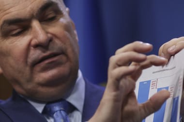 Știri de azi | Bolojan: Noi nu cu gemul din bucătărie trebuie să ne luptăm, ci cu evaziunea fiscală, cu fraudele mari, cu neplata taxelor. Asta este misiunea ANAF / Vor fi publicate săptămâna viitoare datoriile companiilor de stat - Știri de azi | 