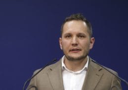 Știri de azi | Prefectul Capitalei, despre procedura prin care Distrigaz doar constată, sunt oprite gazele în zona cu probleme şi apoi se sigilează: Este oarecum greşită. Există o problemă în tot acest proces, probabil va trebui modificată legislaţia - Știri de azi - Page 41 | 