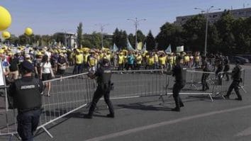 Știri de azi | Marile confederaţii sindicale protestează în faţa Guvernului: Nu mai acceptăm să fim victimele unui sistem care promovează austeritatea, incompetenţa şi lipsa de responsabilitate / Restricţii de trafic în Bucureşti / Măsuri dispuse de Jandarmerie - Știri de azi | 