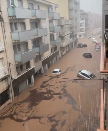 Știri de azi | Cod roşu de ploi torenţiale în Catalonia, unde se aşteaptă să cadă 180 de litri de ploaie pe metru pătrat în 12 ore – VIDEO - Știri de azi | 