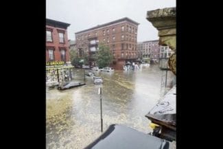 Știri de azi | Doi morţi şi zboruri perturbate la New York, în urma unor ploi torenţiale – VIDEO - Știri de azi | 