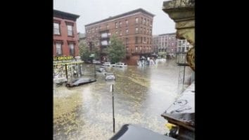 Știri de azi | Doi morţi şi zboruri perturbate la New York, în urma unor ploi torenţiale – VIDEO - Știri de azi | 