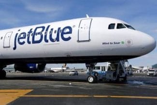 jetbluejpg - Știri de azi Știri de azi | Pasageri spitalizaţi după o aterizare de urgenţă în Florida efectuată ca urmare a unei pierderi bruşte de altitudine - Știri de azi |