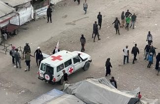 khan-yunis-ostatici-cr-corsie-reut-lefjpg - Știri de azi Știri de azi | Hamas predă Crucii Roşii primii şapte ostatici, anunţă Israelul - Știri de azi |