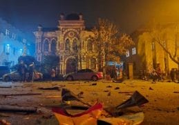 Știri de azi | Un salvator ucis în Harkov şi o sinagogă avariată la Kiev în atacuri ruseşti. Alţi cinci salvatori răniţi, dar şi opt persoane la Kiev şi doi lucrători feroviari în Sumî. Armata ucraineană anunţă că Rusia a lansat 130 de drone, Moscova anunţă că a doborât - Știri de azi - Page 91 | 