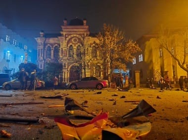 kiev-sinagoga-drona-twjpg - Știri de azi Știri de azi | Un salvator ucis în Harkov şi o sinagogă avariată la Kiev în atacuri ruseşti. Alţi cinci salvatori răniţi, dar şi opt persoane la Kiev şi doi lucrători feroviari în Sumî. Armata ucraineană anunţă că Rusia a lansat 130 de drone, Moscova anunţă că a doborât - Știri de azi |