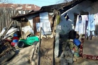 locuinte-insalubrejpg - Știri de azi Știri de azi | Monitorul Social: Unu din zece români trăieşte în locuinţe extrem de precare, iar majoritatea familiilor cu copii, în locuinţe supraaglomerate - Știri de azi |