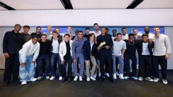 Știri de azi | Fotbal: O ceremonie formală şi un „moment semnificativ”: Kylian Mbappe a primit Gheata de Aur în faţa întregului lot al lui Real Madrid - Știri de azi | 