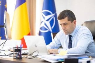 Știri de azi | Radu Miruţă, după respingerea moţiunii împotriva sa: Voi continua să pun reguli în loc de combinaţii şi oameni care să fie traşi la răspundere pentru ce fac, nu oameni care doar să primească bani. Schimbările în Ministerul Economiei merg mai departe - Știri de azi | 