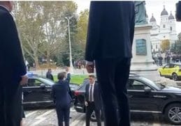 Știri de azi | Câteva zeci de persoane l-au huiduit pe preşedintele Nicuşor Dan, la Iaşi. Preşedintele a salutat grupul de protestatari – FOTO, VIDEO - Știri de azi - Page 55 | 
