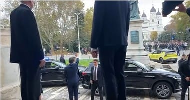 Știri de azi | Câteva zeci de persoane l-au huiduit pe preşedintele Nicuşor Dan, la Iaşi. Preşedintele a salutat grupul de protestatari – FOTO, VIDEO - Știri de azi - Page 66 | 
