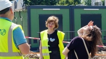 Știri de azi | Oana Gheorghiu: Privilegiile au fost un fel de Caritas. Ni s-a promis ceva ce nu putem duce / Oamenii din companii să revină la bunul simţ, să înţeleagă că fiecare ban pe care îl primesc poate vine de la un copil care se culcă nemâncat - Știri de azi | 