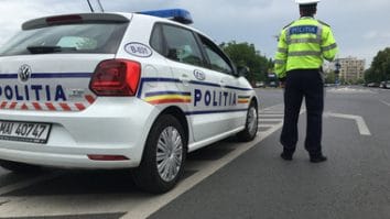 Știri de azi | Accident rutier cu patru autovehicule, în zona localităţii Câineni, din judeţul Vâlcea/ Circulaţia pe DN 7 Râmnicu Vâlcea – Sibiu, blocată complet/ Persoanele implicate, evaluate medical la faţa locului - Știri de azi | 