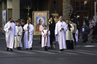 procesiune-2jpg - Știri de azi Știri de azi | Procesiune în cinstea Sfântului Papă Ioan Paul al II-lea pe străzile Capitalei - Știri de azi |