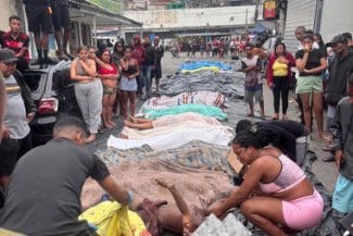 Știri de azi | Cea mai sângeroasă operaţiune a poliţiei din istoria Braziliei. Cadavrele stau aliniate pe străzile din Rio, numărul morţilor în urma raidurilor a ajuns la 132 - Știri de azi | 