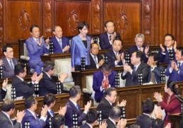 Știri de azi | Noul premier al Japoniei Sanae Takaichi reafirmă importanţa relaţiilor cu Washingtonul şi promite intransigenţă faţă de străini. Ea se va întâlni cu Donald Trump săptămâna viitoare - Știri de azi - Page 54 | 