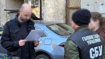 Știri de azi | Un fost instructor militar ”european”, arestat şi acuzat de SBU de spionaj în favoarea Rusiei. SBU nu specifică ţara din care provine şi-l acuză de faptul că se pregătea să comită ”acte de terorism” - Știri de azi | 
