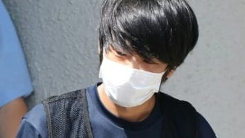 Știri de azi | Presupusul asasin al fostului premier japonez Shinzo Abe, Tetsuya Yamagami, pledează vinovat în prima zi a procesului. El riscă mulţi ani de închisoare. Verdictul, în ianuarie - Știri de azi | 