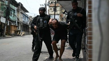 traficanti-riojpg - Știri de azi Știri de azi | Cel puţin 18 suspecţi şi mai mulţi poliţişti au murit în timpul unei operaţiuni antidrog la Rio de Janeiro, cea mai amplă din istoria statului. Aproape 2.500 de agenţi au fost mobilizaţi – VIDEO - Știri de azi |