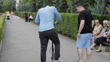 Știri de azi | Trotinetele electrice, interzise în anumite zone din municipiul Buzău. Amenzi de până la 1.500 de lei - Știri de azi | 