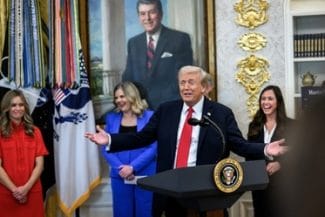 trump-fiv-tw1jpg - Știri de azi Știri de azi | Trump anunţă o reducere a preţului uriaş al fecundării in vitro, cu scopul de a creşte natalitatea americană, o promisiune de campanie care-i împarte pe conservatori, unii asimilând-o avortului - Știri de azi |
