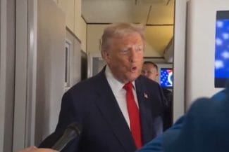 trump-in-avion-capturajpg - Știri de azi Știri de azi | Trump refuză să excludă testele nucleare subterane şi rămâne vag în declaraţiile pe această temă - Știri de azi |