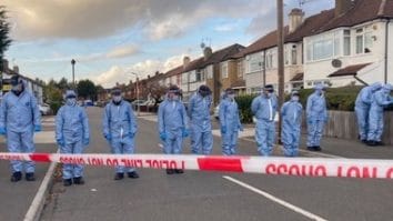 Știri de azi | Un mort şi doi răniţi în Regatul Unit, într-un atac cu cuţitul la Uxbridge, la vest de Londra. Un bărbat arestat, un afgan de 22 de ani, scrie presa, regularizat în 2022. Poliţia exclude un atac terorist - Știri de azi | 