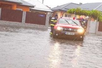 whatsapp-image-2025-10-08-at-11-02-47jpg - Știri de azi Știri de azi | Cod roşu de ploi în Giurgiu – Pompierii au intervenit pentru scoaterea apei din subsolul Teatrului ”Tudor Vianu”, al unui centru comercial şi din vestiarele unei baze sportive – FOTO - Știri de azi |