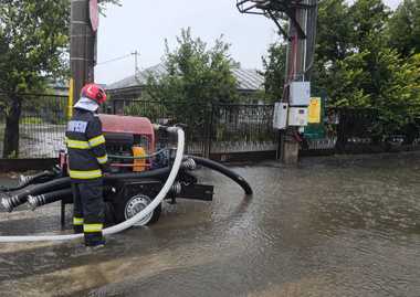 whatsapp-image-2025-10-08-at-11-06-58jpg - Știri de azi Știri de azi | UPDATE – Cod roşu de ploi în Constanţa – O localitate este momentan izolată din cauza acumulării masive de apă şi a revărsării unui canal colector / Şase persoane au fost evacuate – VIDEO - Știri de azi |