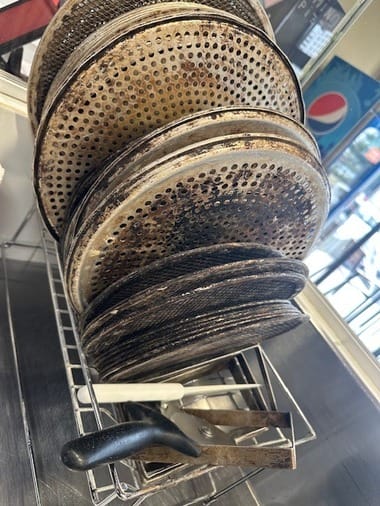 Știri de azi | ANPC a controlat în ultimele cinci zile peste 1.700 de operatori economici şi a dat amenzi de peste 6,2 milioane de lei / Printre nereguli: prezenţa insectelor în blocul alimentar, carne expirată, echipamente cu rugină şi resturi alimentare - Știri de azi | 