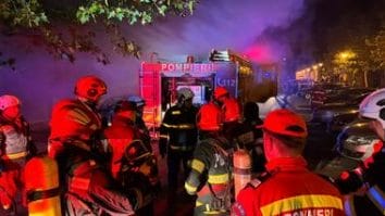 Știri de azi | Incendiu într-un apartament din Drobeta Turnu Severin plin de deşeuri / 40 de oameni s-au autoevacuat, şase fiind evacuaţi de echipele de căutare-salvare - Știri de azi | 