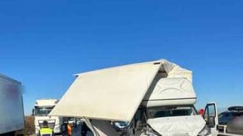 Știri de azi | Argeş: Două accidente s-au produs vineri dimineaţă pe autostrada A 1 – FOTO - Știri de azi | 