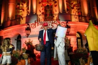 white-housejpg - Știri de azi Știri de azi | Trump a organizat petrecerea de Halloween la Casa Albă cu supereroi şi sosii ale sale, în contextul închiderii administraţiei federale/ FOTO - Știri de azi |