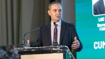 Știri de azi | Ministrul Finanţelor crede că ”mai degrabă” salariul minim nu trebuie mărit, cel puţin ”nu în acest moment”: Pe un fond de scădere economică, din 2021 până astăzi, am crescut salariul minim cu 75% / Respinge ideea unui infringement pe această temă - Știri de azi | 