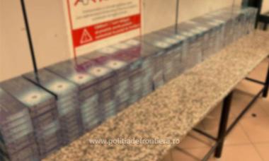 Știri de azi | Mii de pachete de ţigări de contrabandă, găsite în bagajele de cală ale doi cetăţeni români, pe Aeroportul Otopeni - Știri de azi | 