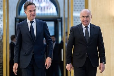 Știri de azi | Premierul Ilie Bolojan l-a primit pe secretarul general al NATO, Mark Rutte: Obiectivul Guvernului României este de a moderniza capabilităţile militare şi de a relansa industria românească de apărare - Știri de azi | 