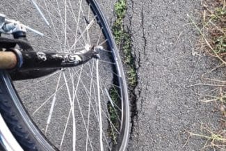 20180901-194945jpg - Știri de azi Știri de azi | Accident între un autoturism şi o bicicletă, în municipiul Turda. Şoferiţa a fost amendată pentru că intrat pe pista de biciclete, iar biciclistul, pentru era băut - Știri de azi |