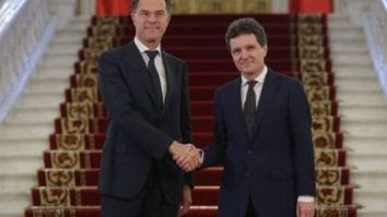 Știri de azi | Secretarul General al NATO, Mark Rutte, în România. Este prima sa vizită în ţara noastră / Întâlniri cu preşedintele Nicuşor Dan, cu premierul Ilie Bolojan, cu preşedinţii Parlamentului şi participarea la NATO-Industry Forum 2025, pe agendă – FOTO / VIDEO - Știri de azi | 