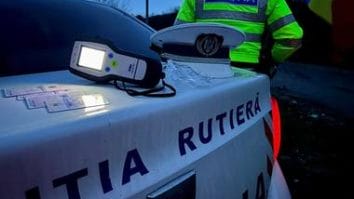 Știri de azi | Un tânăr beat a ajuns în arest după ce a provocat un accident pe un bulevard din Cluj Napoca. El a pierdut controlul volanului şi a intrat într-un stâlp - Știri de azi | 
