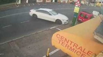 Știri de azi | Poliţistul din Constanţa care a rănit trei persoane într-un accident şi a fugit de la locul faptei, urmărit penal / Victimele, asistente medicale, au nevoie de 20-25 de zile de îngrijiri / Şoferul, concentraţie de 1,47 g/l alcool pur în sânge - Știri de azi | 