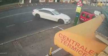 Știri de azi | Poliţistul din Constanţa care a rănit trei persoane într-un accident şi a fugit de la locul faptei, urmărit penal / Victimele, asistente medicale, au nevoie de 20-25 de zile de îngrijiri / Şoferul, concentraţie de 1,47 g/l alcool pur în sânge - Știri de azi | 