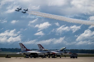 Știri de azi | SUA – Mai multe persoane de la baza militară Andrews, unde preşedintele Donald Trump s-a aflat miercuri, s-au îmbolnăvit după ce au primit un pachet suspect cu pulbere albă / Anchetă amplă în desfăşurare - Știri de azi | 