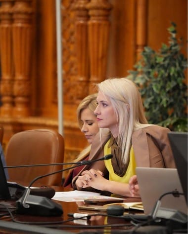 547873904-1356898529139392-6062893013003257419-njpg - Știri de azi Știri de azi | Alina Gorghiu, după ce o femeie a fost ucisă de fostul partener cu 15 lovituri de cuţit, în timp ce îşi ţinea în braţe copilul de 2 ani: Femei românce, cereţi monitorizarea electronică! Brăţara este singura măsură care îl ţine pe agresor la distanţă - Știri de azi |