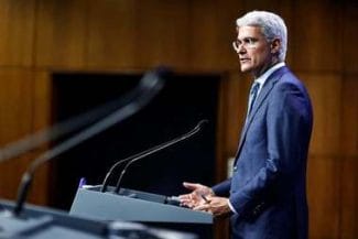 Știri de azi | Dragoş Pîslaru, despre pensiile magistraţilor: Rămân încrezător / CSM, dacă doreşte să fie de bună credinţă, poate să nu folosească termenul de 30 de zile, ci poate să dea un aviz în termen de 24 de ore, 48 de ore, pentru a ne încadra în termen - Știri de azi | 