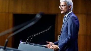 Știri de azi | Dragoş Pîslaru, despre pensiile magistraţilor: Rămân încrezător / CSM, dacă doreşte să fie de bună credinţă, poate să nu folosească termenul de 30 de zile, ci poate să dea un aviz în termen de 24 de ore, 48 de ore, pentru a ne încadra în termen - Știri de azi | 